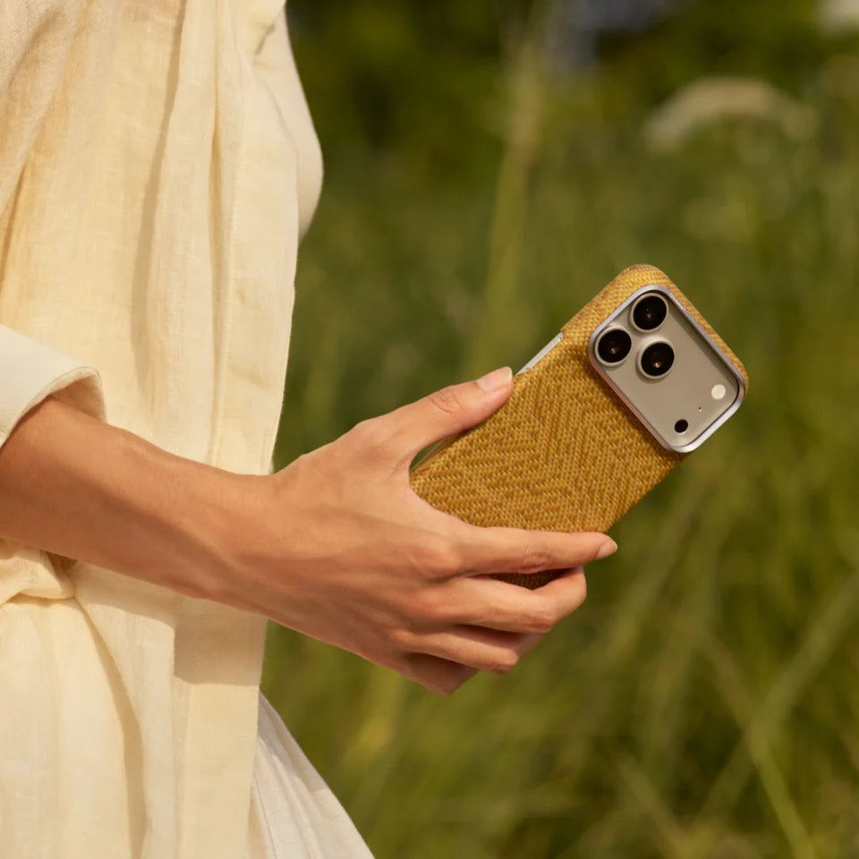 Edge Case for iPhone 18 Series - Golden Drift (PitaTap™)